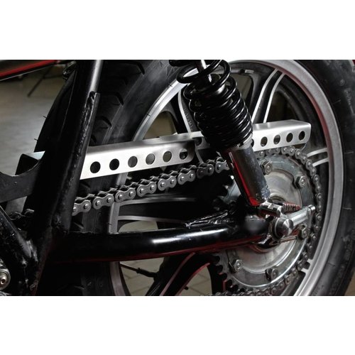 Yamaha SR400 - Kettenschutz "Gebohrt"
