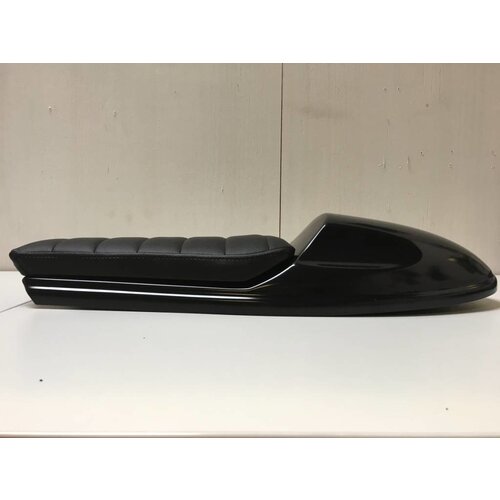 C.Racer Cafe Racer "Future" Seat Tuck 'N Roll Schwarz 2