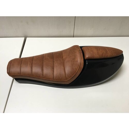 C.Racer Selle marron Café Racer "Neo" Tuck 'N Roll Type 3