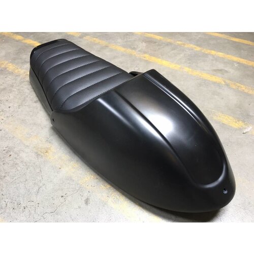 C.Racer Scrambler Seat Tuck 'N Roll Zwart 10