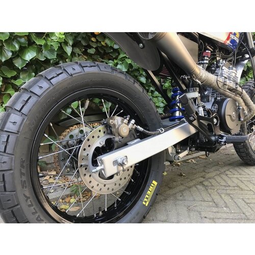 ‘Bare Metal Scrambler’  Honda SLR 650