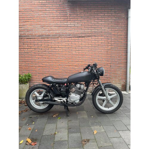 Honda CB250 Cafe Racer (1996)