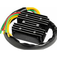 Lithium-compatibele Rec Regulator Yamaha: 11-13 FZ8 800cc; 2014 FZ9 900cc; 09-10 XVS950 V-Star 950cc; 14-16 XVS950 V-Star Bolt 950cc; 09-10 XVS950 V-Star Tourer 950cc; 06-14 FZ1 1000cc; 02-03 YZFR1 R1 1000cc; 07-14 YZFR1 R1 1000cc; 12-14 XTZ1200 Super Te