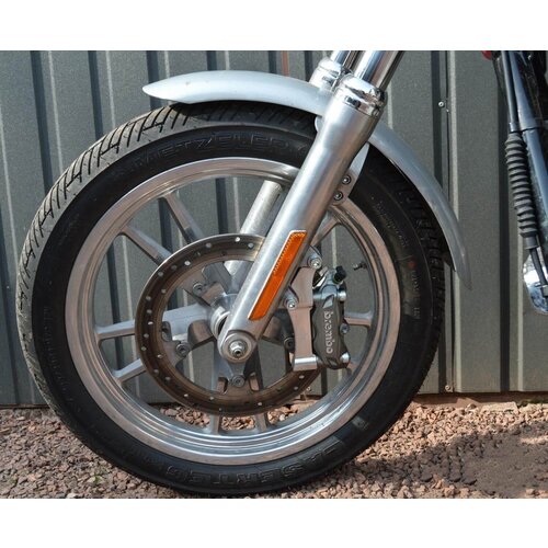 Actualiza el Soporte Adaptador de Pinza Brembo-100 mm para Harley Davidson Dyna ('06-'17) | Izquierda