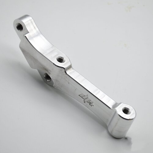 Aggiornamenti Staffa Adattatore Pinza Brembo-100mm per Harley Davidson Dyna ('06-'17) | Sono Partiti