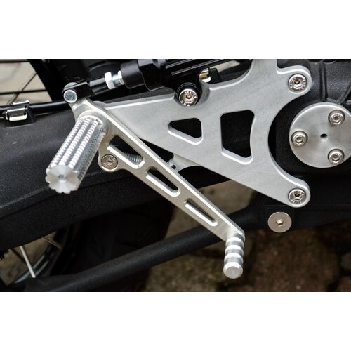 Dixerparts Bestuurders Voetsteun Voorsets MODEL - 1 (Lang) voor BMW K100/K75/K1100 Cafe Racer Scrambler | Zilver