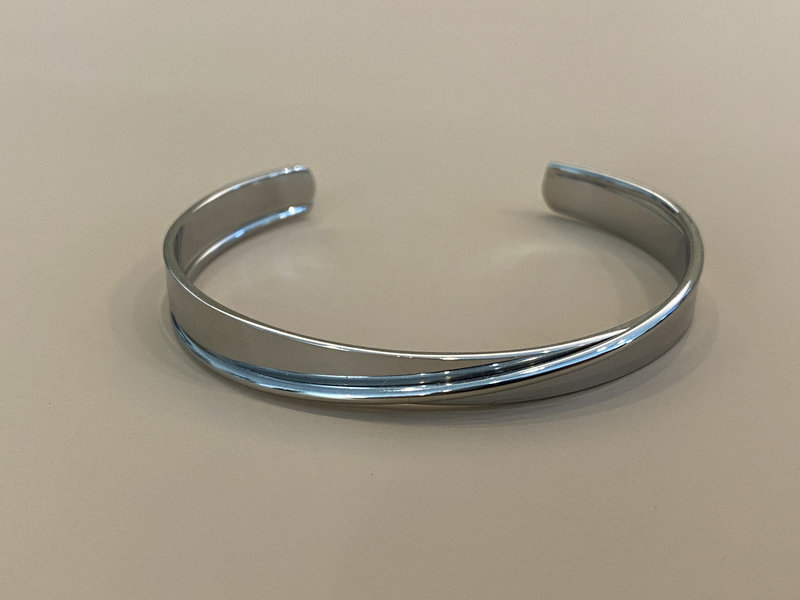 Bandhu Curved Bracelet Silver