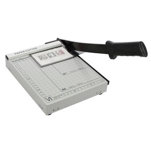 Guillotine, with a cutting length of 210 mm.