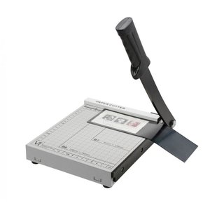 Guillotine, with a cutting length of 210 mm.