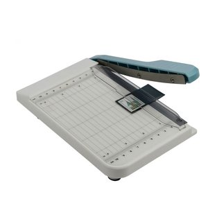 Guillotine, with a cutting length of 150 mm.
