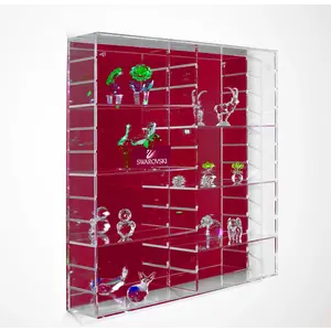 Acryl, Vitrine, model B/C - Achterwand - Rood - afm: 590 x 590 mm.