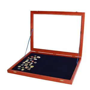 Präsentation Display- für Medaillen und Pins - Mahagonifarbe mit blauer Innenausstattung - Abm: 510 x 390 x 30 mm.