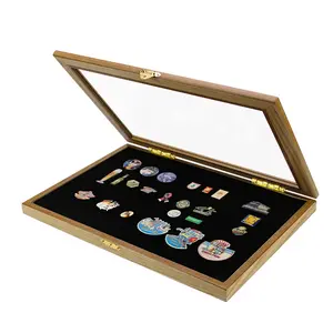 Präsentation Display- für Medaillen und Pins - Wildeiche mit blauer Innenausstattung - Abm: 375 x 260 x 30 mm.