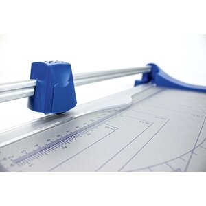 Rotary cutter, with a cutting length of 330 mm. Produced from aluminum and plastic - dim: 440 x 190 x 70 mm.