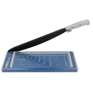 Guillotine, with a cutting length of 320 mm. Produced from metal and plastic - dim: 195 x 485 x 55 mm.