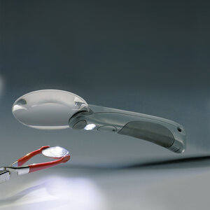 Handle magnifier, Rim free, Magnification factor 2,5x, Lens diameter Ø 75 mm.