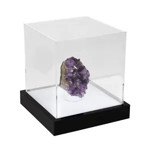 Präsentationswürfel aus glasklarem Acrylglas mit integrierter LED-Bodenbeleuchtung für professionelle Präsentation – Maße 150x150x150 mm