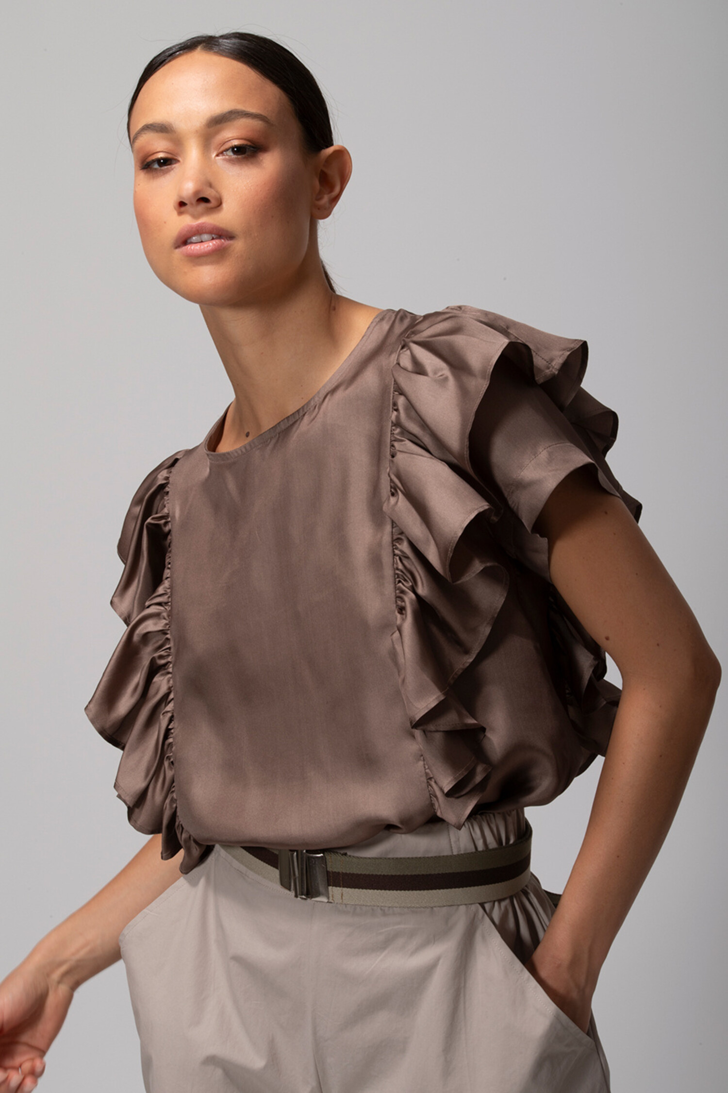 【Éclat】DANIEL VOLUME FRILL TOPS Ruffle top - praline - Dutchess - Shop