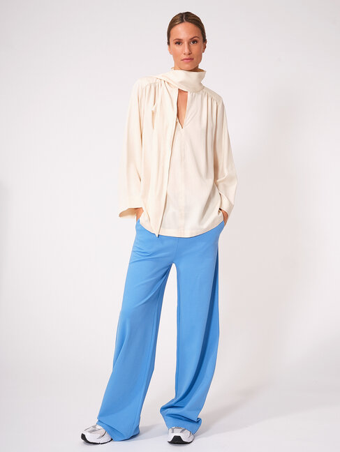 Dutchess Bow top
