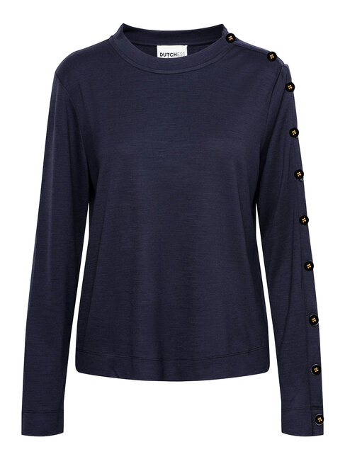 Dutchess Button up top