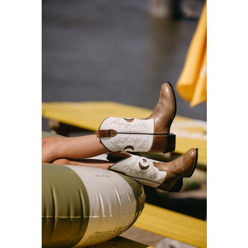 Bootstock – Milkeyway – Brown/White 