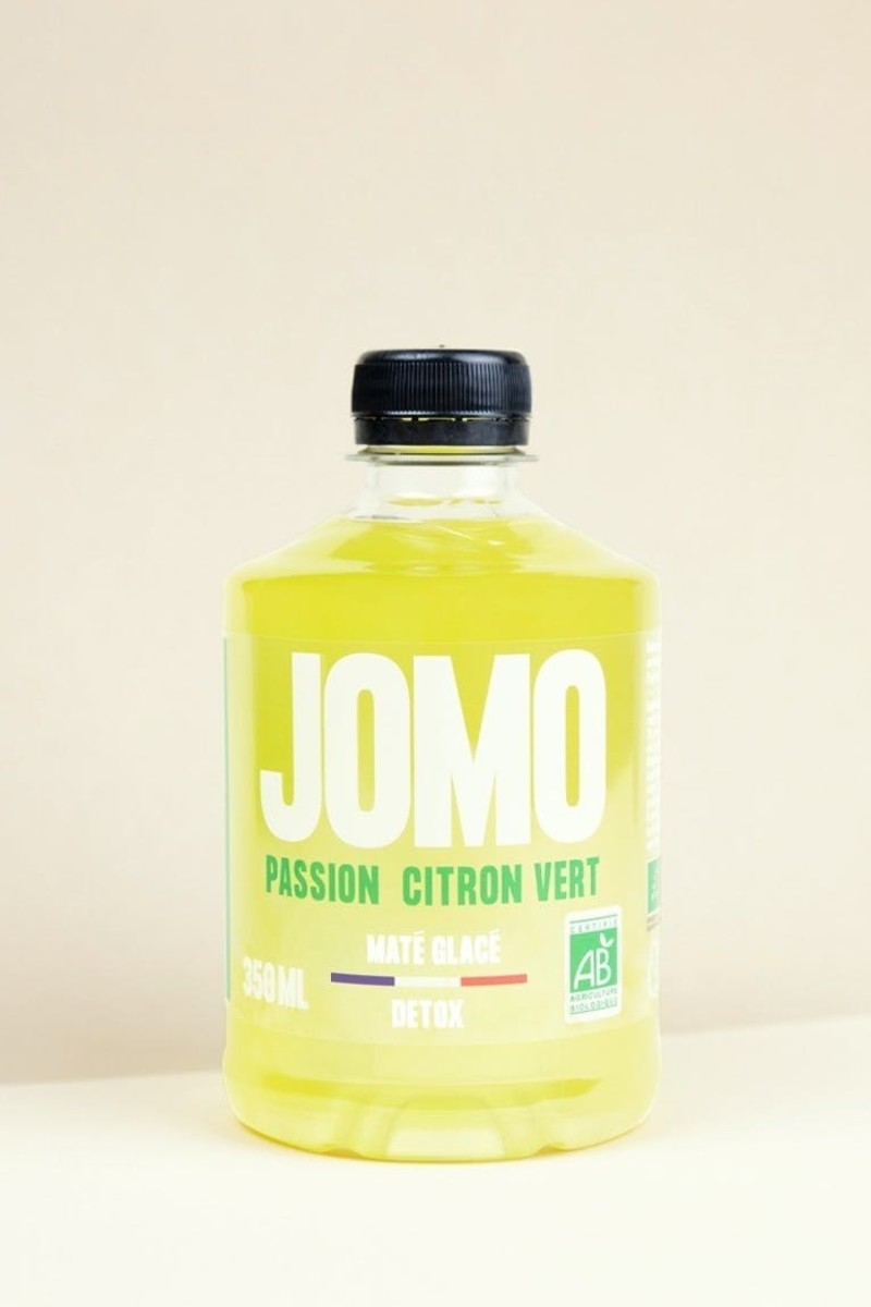 Biologische iced-tea met passievrucht en citroen
