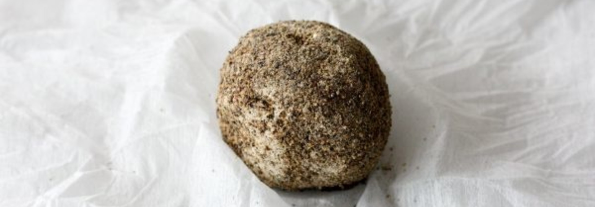Belper Knolle, harde kaas gerold in peper (Zwitserland)