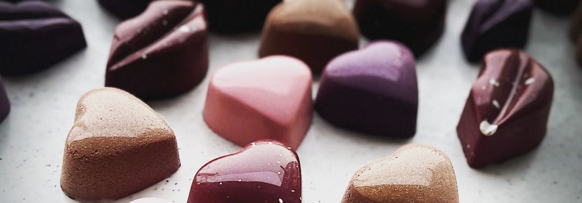 Champagne bonbons met framboos, gember en knettersuiker. Doosje, 6 bonbons en een kaart