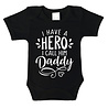 Goldengifts Romper - I have a hero i call him daddy - korte mouwen - zwart Goldengifts Romper - I have a hero i call him daddy - korte mouwen - zwart
