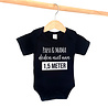 Goldengifts Romper - Papa & mama deden niet aan 1,5 meter - korte mouwen - zwart Goldengifts Romper - Papa & mama deden niet aan 1,5 meter - korte mouwen - zwart