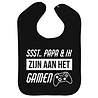 Goldengifts Slab - Ssst.. Papa & ik zijn aan het gamen - met drukknoop - kleur: zwart - vaderdag cadeau - vader - cadeau - gamen - playstation 5 - xbox - pc - baby - peuter Goldengifts Slab - Ssst.. Papa & ik zijn aan het gamen - met drukknoop - kleur: zwart - vaderdag cadeau - vader - cadeau - gamen - playstation 5 - xbox - pc - baby - peuter