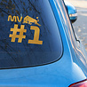 Goldengifts Max verstappen - M V #1 - raamsticker - 17,5 x 15,5 cm - beschikbaar in diverse kleuren Goldengifts Max verstappen - M V #1 - raamsticker - 17,5 x 15,5 cm - beschikbaar in diverse kleuren