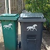 Goldengifts Kliko sticker - 1 stuk - Paard + huisnummer - 25 x 16,5 cm - wit of zwart Goldengifts Kliko sticker - 1 stuk - Paard + huisnummer - 25 x 16,5 cm - wit of zwart
