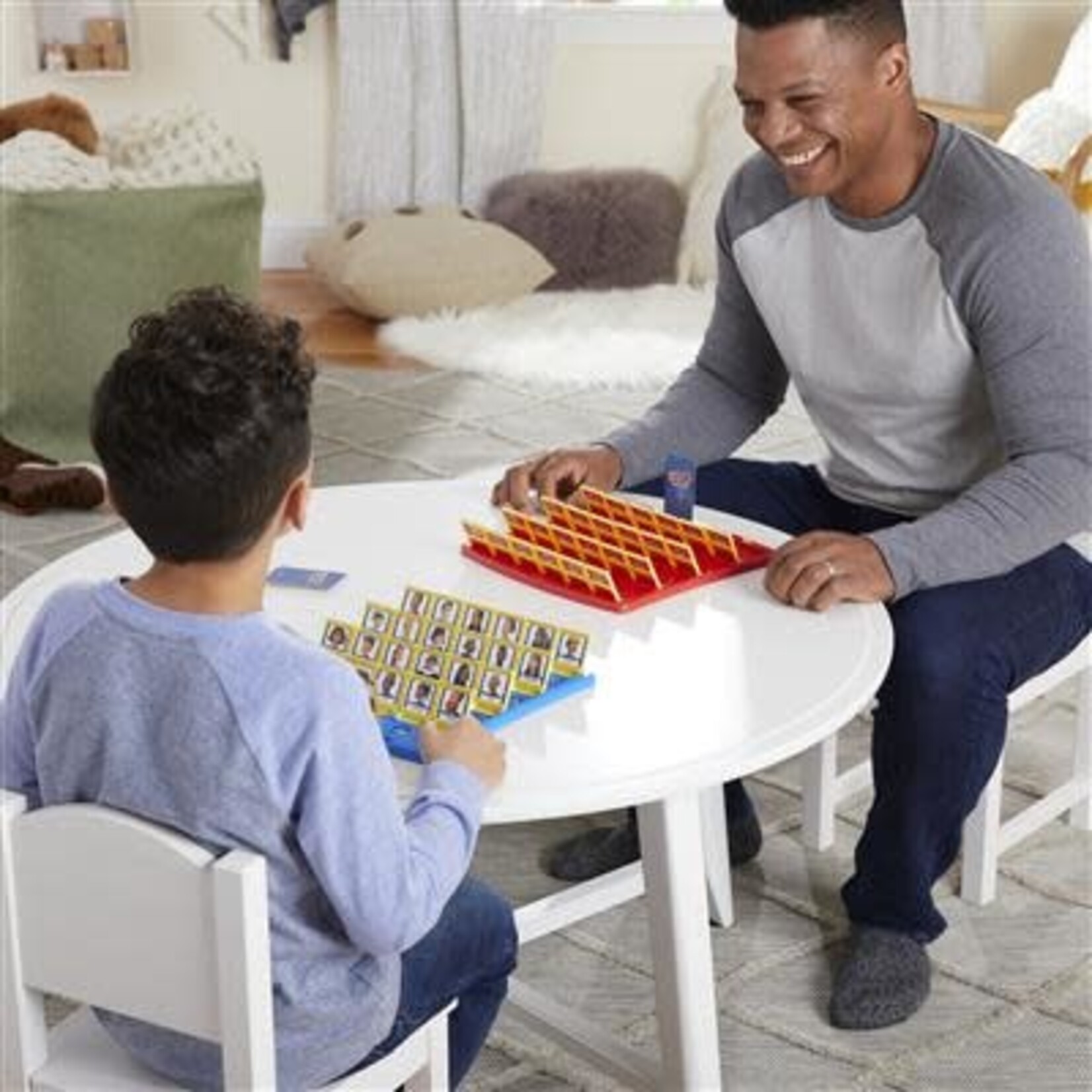 Hasbro SPEL WIE IS HET