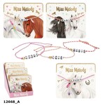 Miss Melody Miss Melody armband textiel met statement (per stuk)