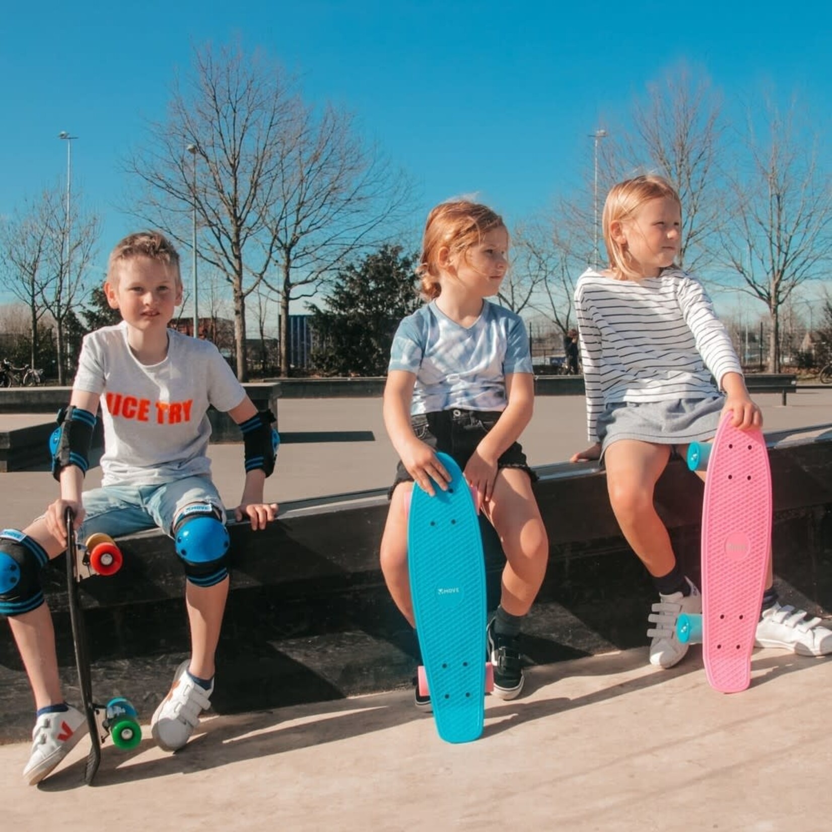 Move Skateboard Cruiser Old School Retro Move: zwart 58 cm