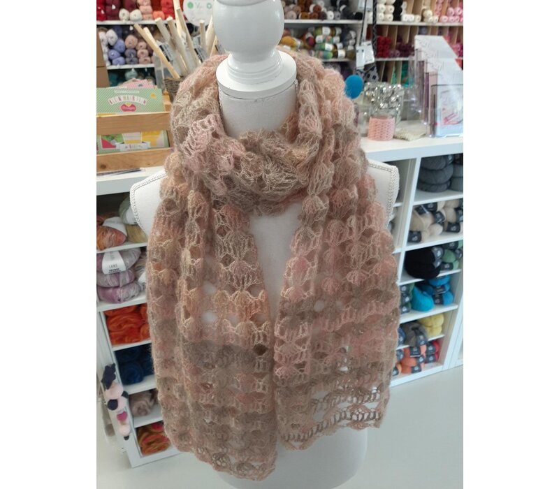 Sjaal in gehaakt kantpatroon met Lana Grossa Cottonhair