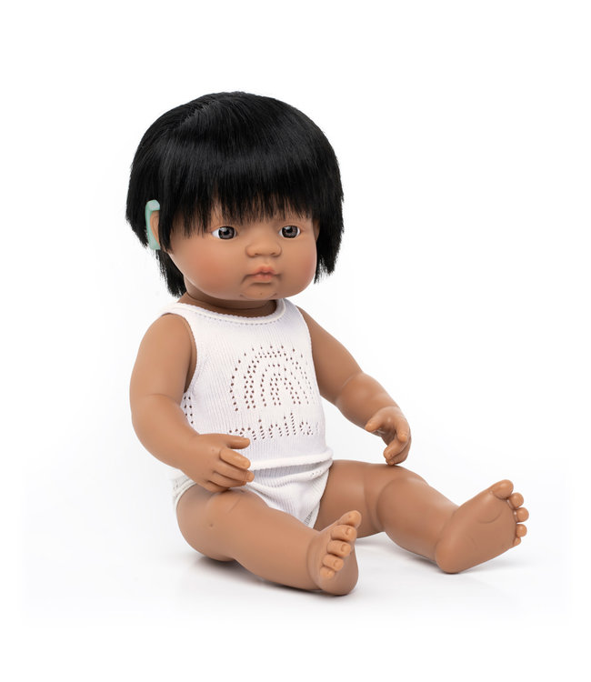 Miniland Miniland - POP LATIJNS-AMERIKAANSE JONGEN met HOORAPPARAAT 38cm, met vanillegeur, waterdicht, anatomisch correct, in vinyl, in geschenkdoos. Made