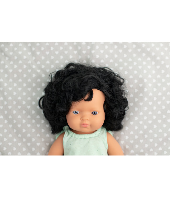 Miniland Miniland - POP EUROPEES MEISJE KRULLEND HAAR en LICHTE OGEN 38cm, met vanillegeur, waterdicht, anatomisch correct, in vinyl, in geschenkdoos. Made