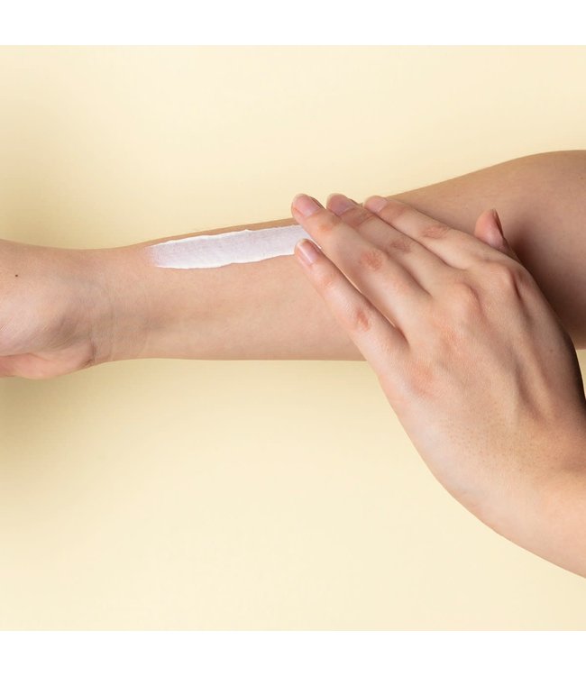 Naif Naif - Na‚àö√òf Grown Ups - Sunscreen Body SPF 30 lotion tube 200ml