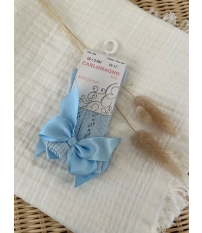 Carlomagno Carlomagno - Gehaakte kniekous zacht blauw met strik op zijkant