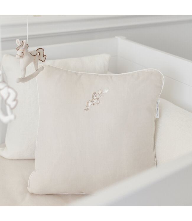 Theophile & Patachou Theophile & Patachou - Geborduurd Kussen - Beige  Carrousel