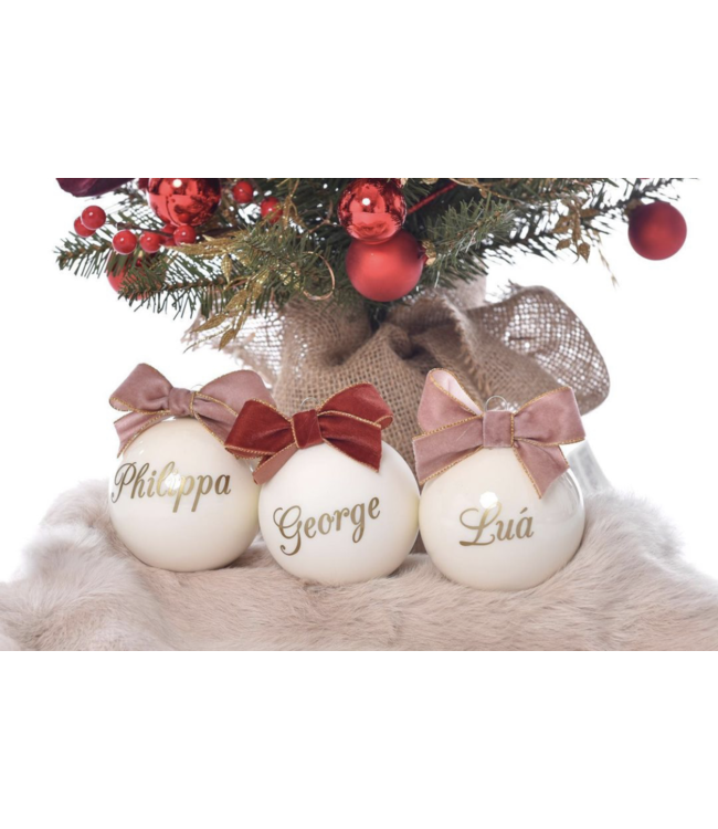 Studio Orsetto Gepersonaliseerde Witte Kerstbal met velvet Strik