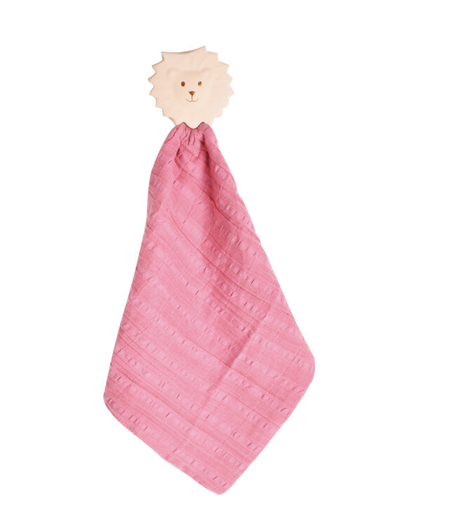 Tikiri Tikiri - KNUFFELDOEKJE donkerroze - LEEUW met hoofdje in natuurlijk rubber (bijtring) 25x23cm, op kaart, 0+