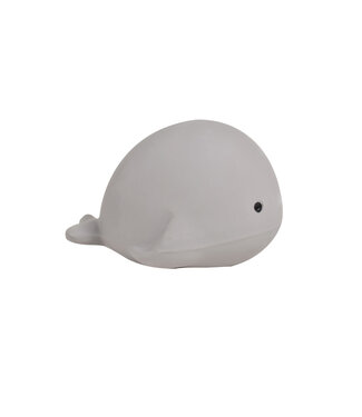 Tikiri Tikiri - MIJN EERSTE OCEAANDIERTJE / WALVIS 7cm, in natuurlijk rubber, met belletje, met hangkaart, 0+