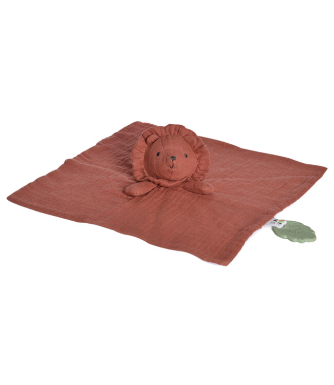 Tikiri Tikiri - Safari - KNUFFELDOEKJE in biologisch katoen, rood - LEEUW met bijtring in natuurlijk rubber 30x30cm, op kaart, 0+