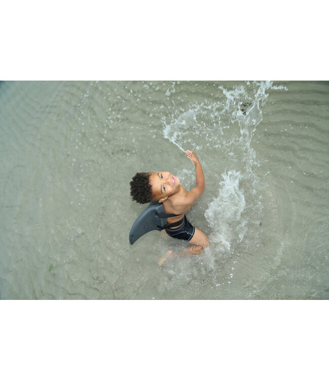 Swimfin SwimFin - HAAIENVIN Grijs 26x12x25cm, ontwikkelt een natuurlijke zwempositie,  neopreen, met hangkaart, max. 30kg, 3-6 jaar