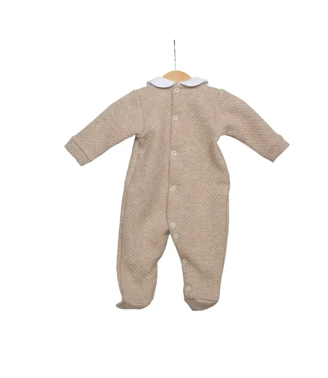 Living Nature Living Nature - Babypakje Julia losange camel met wit kraagje en nacre knoopjes