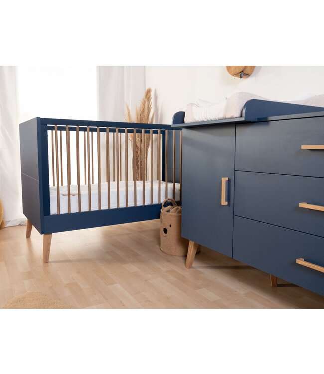 Childhome Childhome - Bold Blue - Meegroeibed - 70x140 Cm + Zijlatten