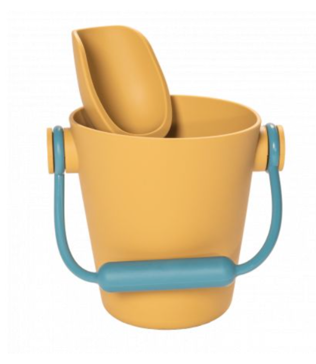 Dena Dëna - Strandset: EMMER/GIETER met SPADE en ZANDSTEMPEL - geel, in silicone, 18m+